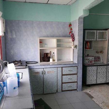 Homestay Ustaz Тайпинг Экстерьер фото