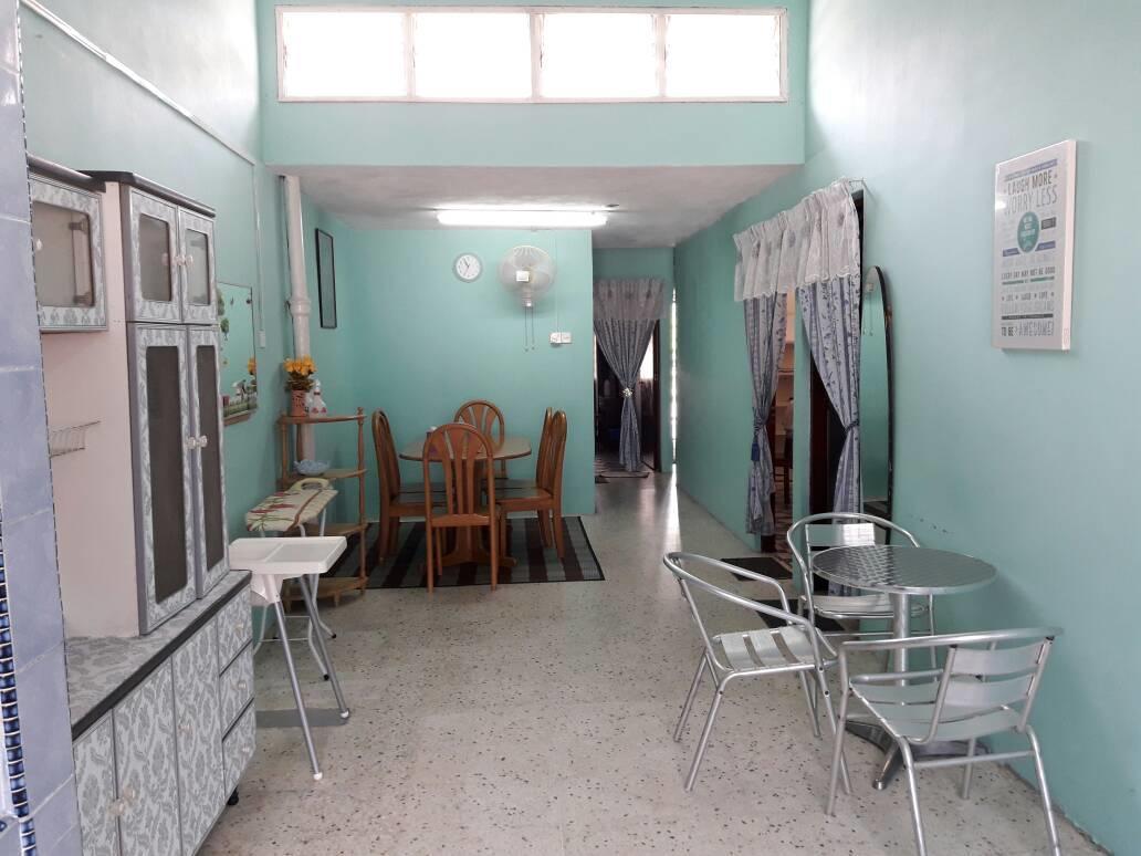 Homestay Ustaz Тайпинг Экстерьер фото